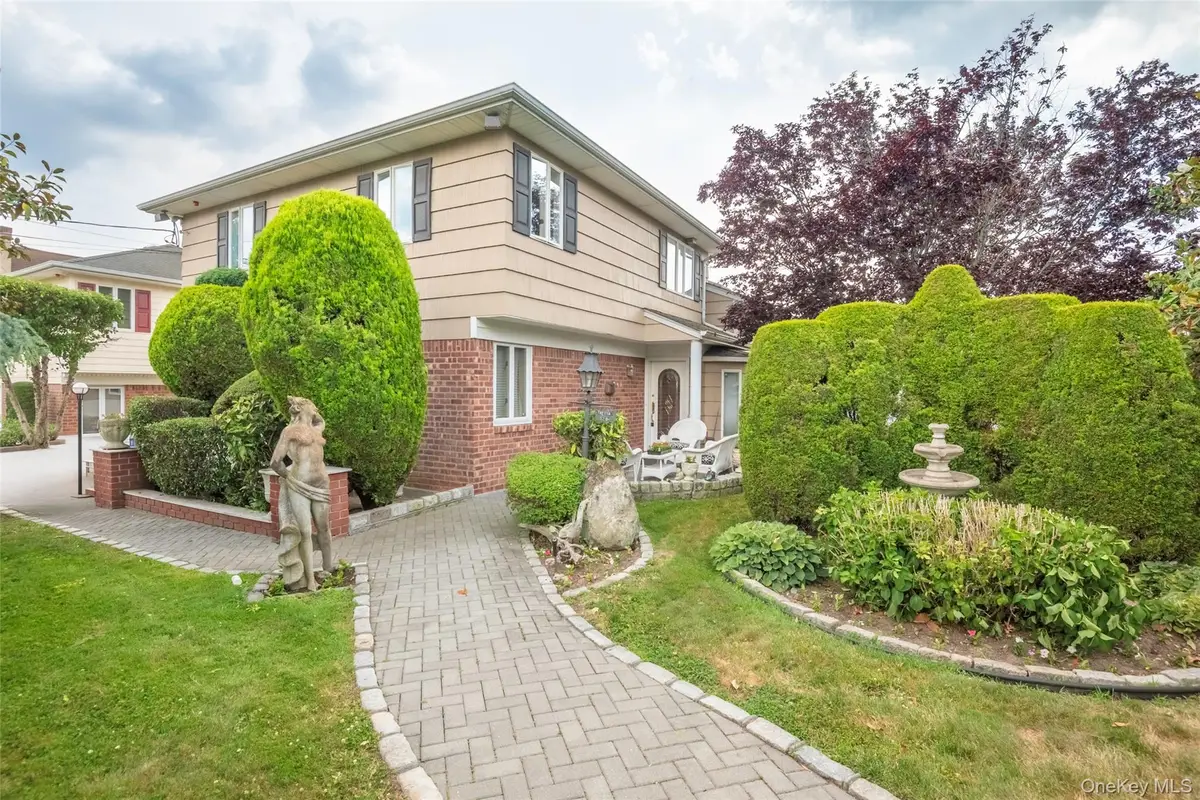 52-04 Redfield Street, Douglaston, NY 11362 - #1