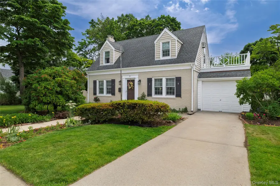 21 Maple Street, Malverne, NY 11565 - #2