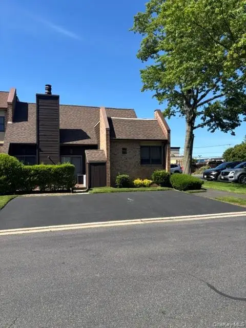 34 Southgate Circle, Massapequa Park, NY 11762 - #1