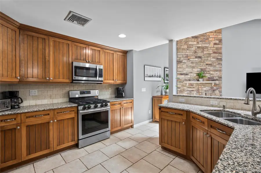 6 Barry Court, Valley Cottage, NY 10989 - #2