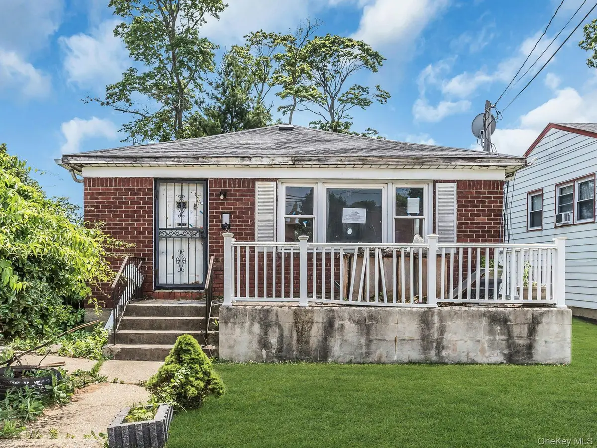 28 Cumberland Avenue, Roosevelt, NY 11575 - #1