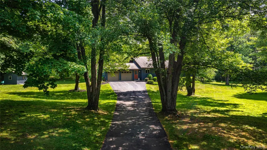 202 S Quaker Lane, Hyde Park, NY 12538 - #3