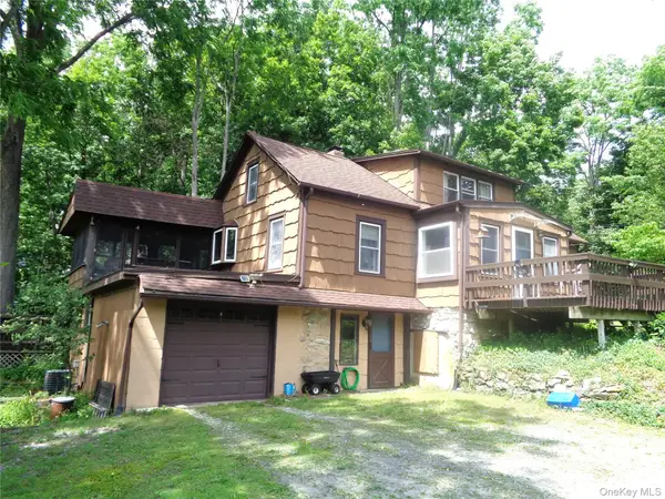 7 Holm Run, Pawling, NY 12564