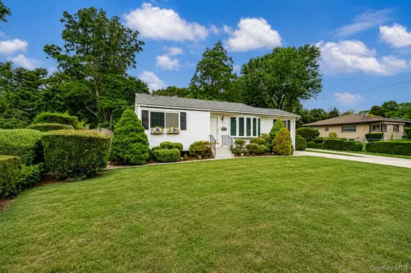 1614 N Gardiner Drive, Bay Shore, NY 11706