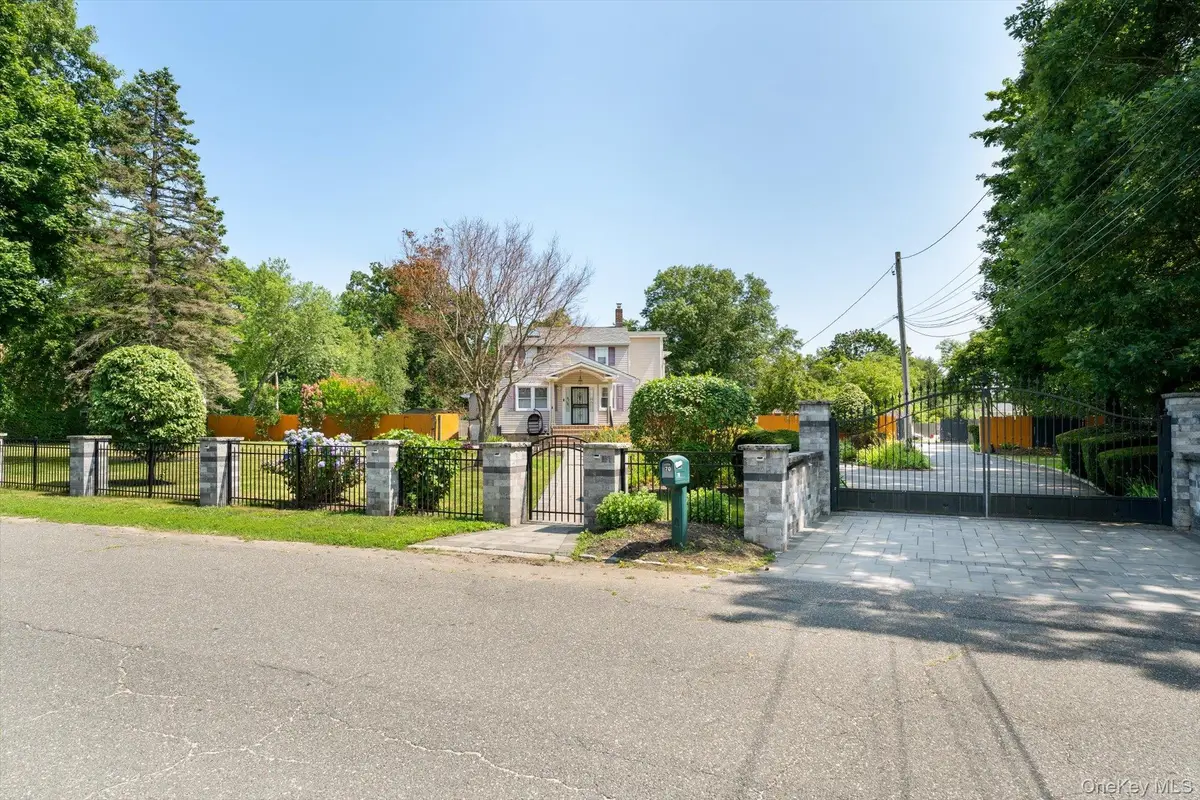 70 Massachusetts Avenue, Bay Shore, NY 11706 - #1