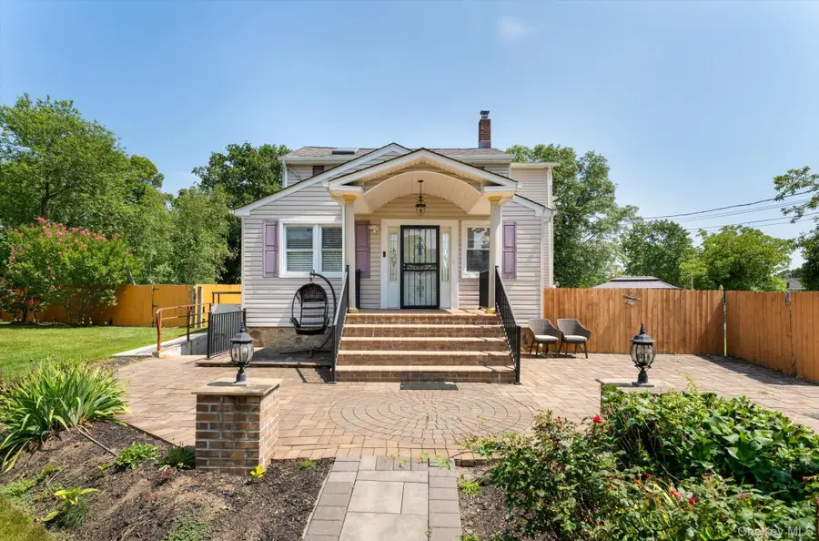 70 Massachusetts Avenue, Bay Shore, NY 11706 - #2
