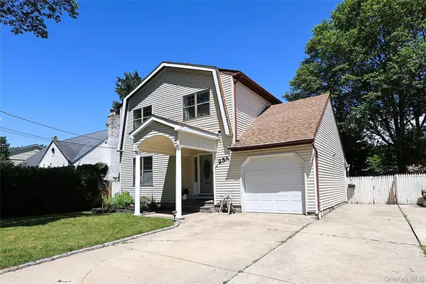 25A Reynolds Street #A, Huntington Station, NY 11746