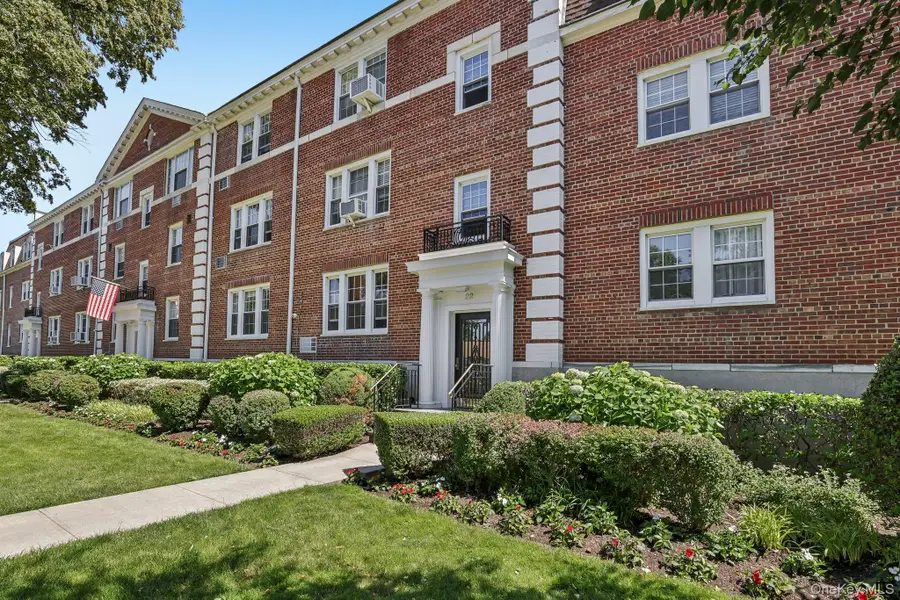 22 Hamilton Place #I3, Garden City, NY 11530 - #2