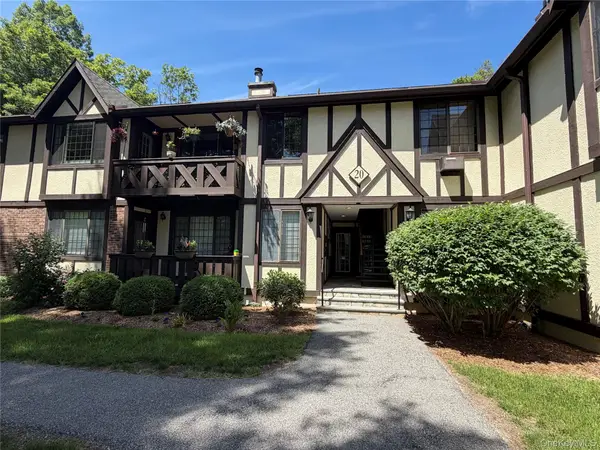 20 Foxwood Drive #1, Pleasantville, NY 10570