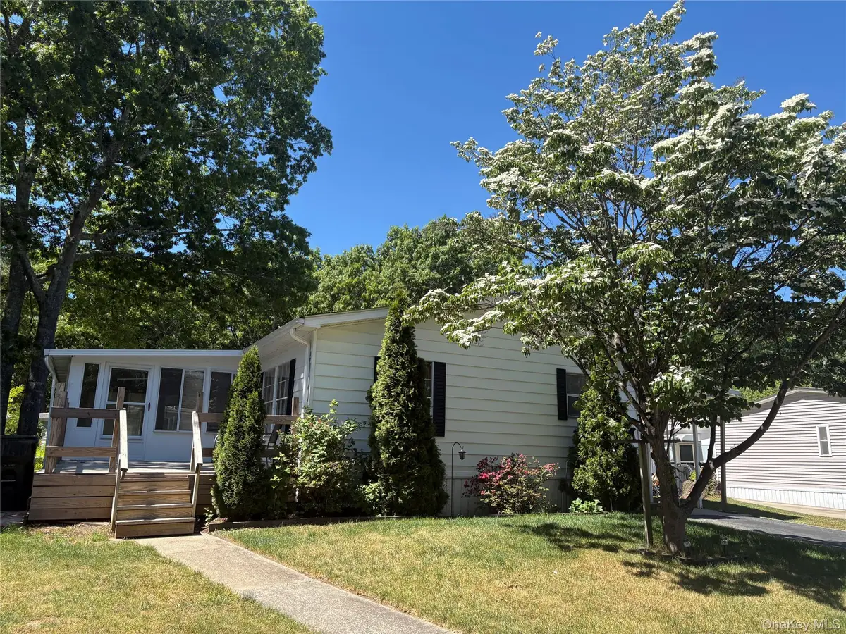 525/83 Riverleigh Avenue #83, Riverhead, NY 11901 - #1