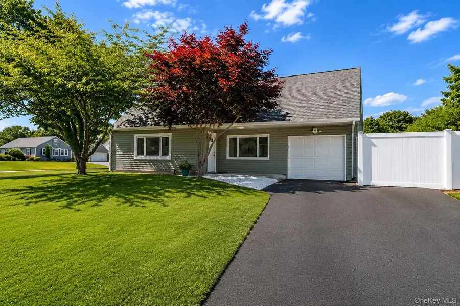 29 Pitchpine Place, Medford, NY 11763 - #2
