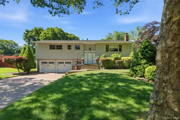 5 Pine Hill Lane, Dix Hills, NY 11746