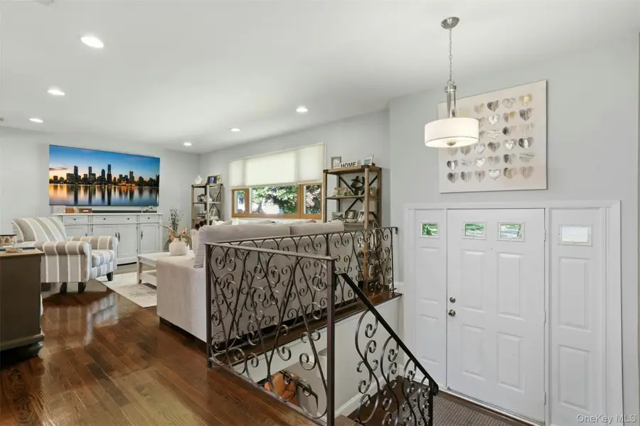 5 Pine Hill Lane, Dix Hills, NY 11746 - #3