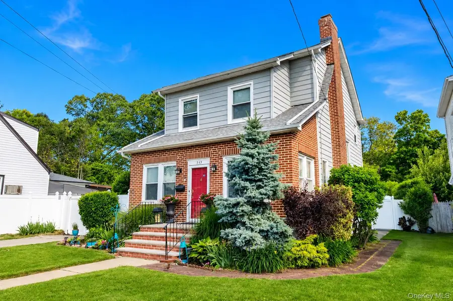 549 De Mott Avenue, Baldwin, NY 11510 - #2