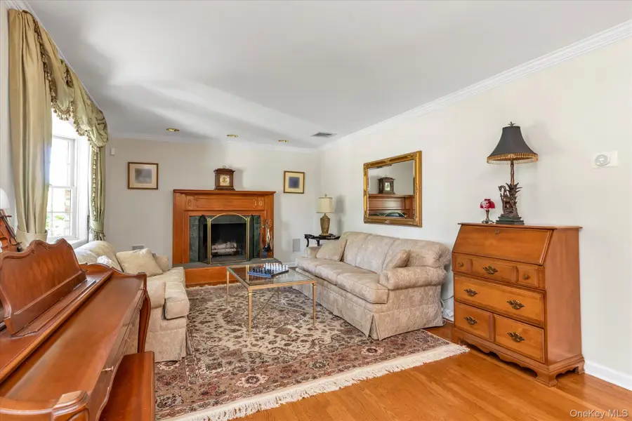 13 Darby Place, Glen Head, NY 11545 - #3