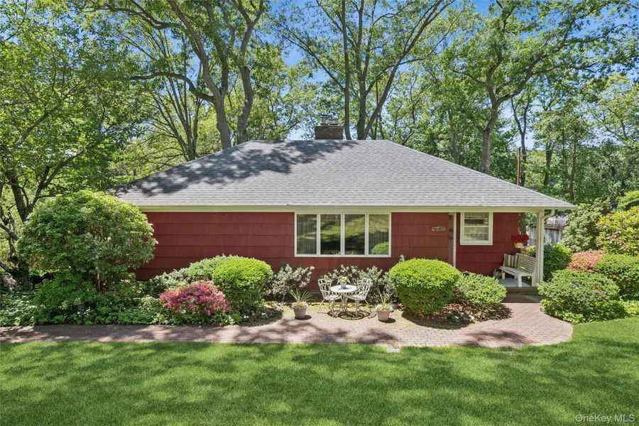 12 Regent Place, Huntington, NY 11743 - #2