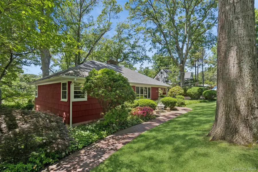 12 Regent Place, Huntington, NY 11743 - #3