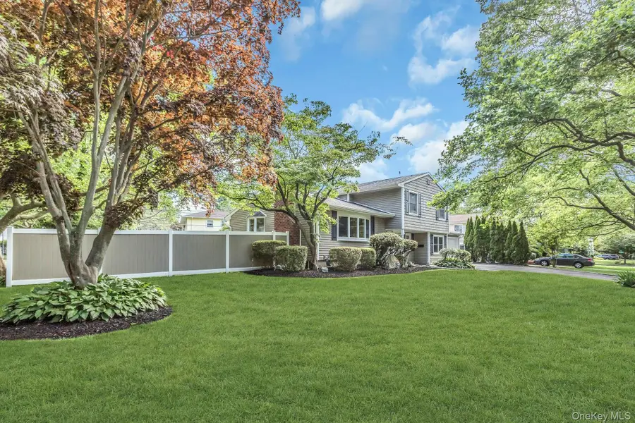20 Danton Street, Melville, NY 11747 - #3