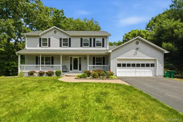 5 Blue Jay Boulevard, Hopewell Junction, NY 12533