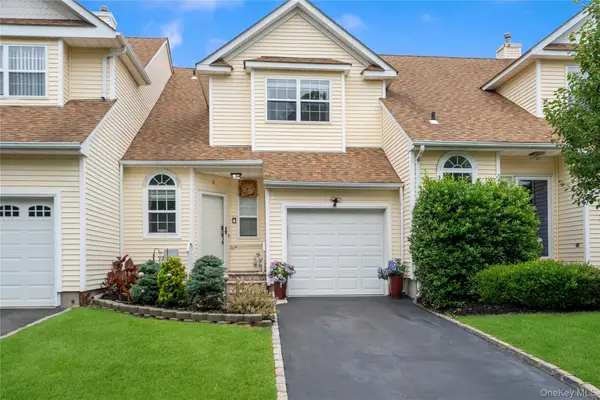 3 Blueberry Court, Melville, NY 11747