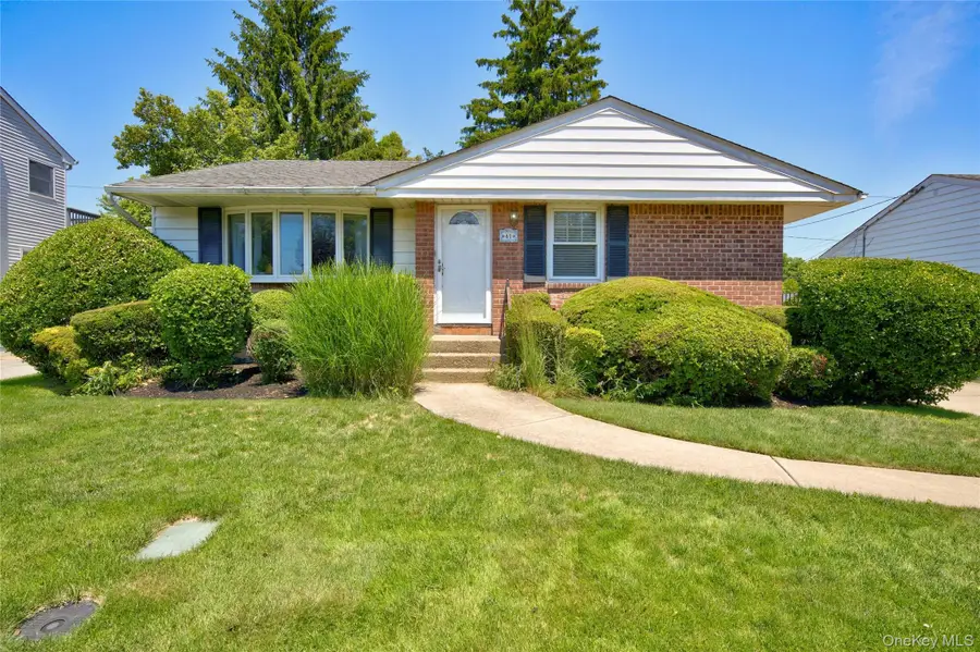 41 Elwood Avenue, Hicksville, NY 11801 - #2