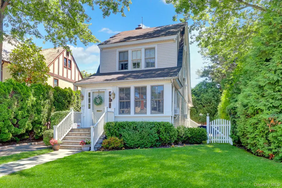 65 Roxbury Road, Garden City, NY 11530 - #3