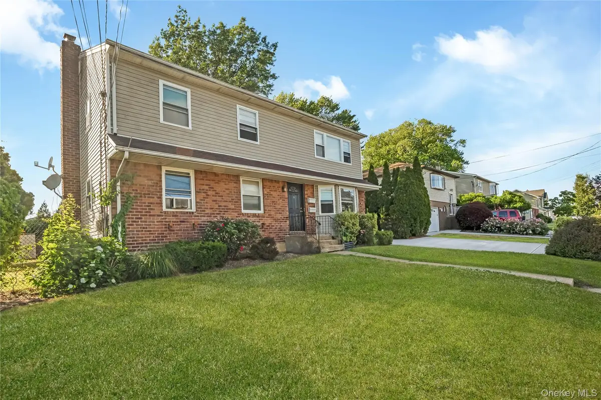 28 Baldwin Street, Farmingdale, NY 11735 - #1