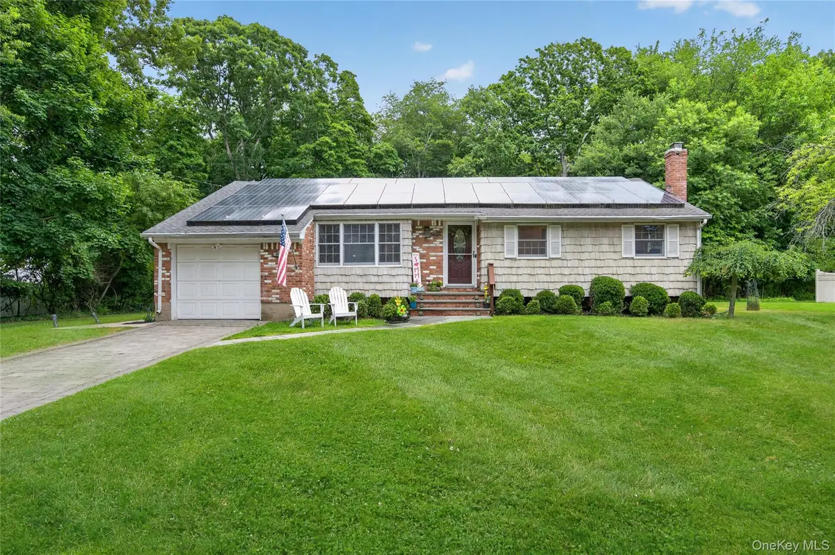 257 Bow Drive, Hauppauge, NY 11788 - #1