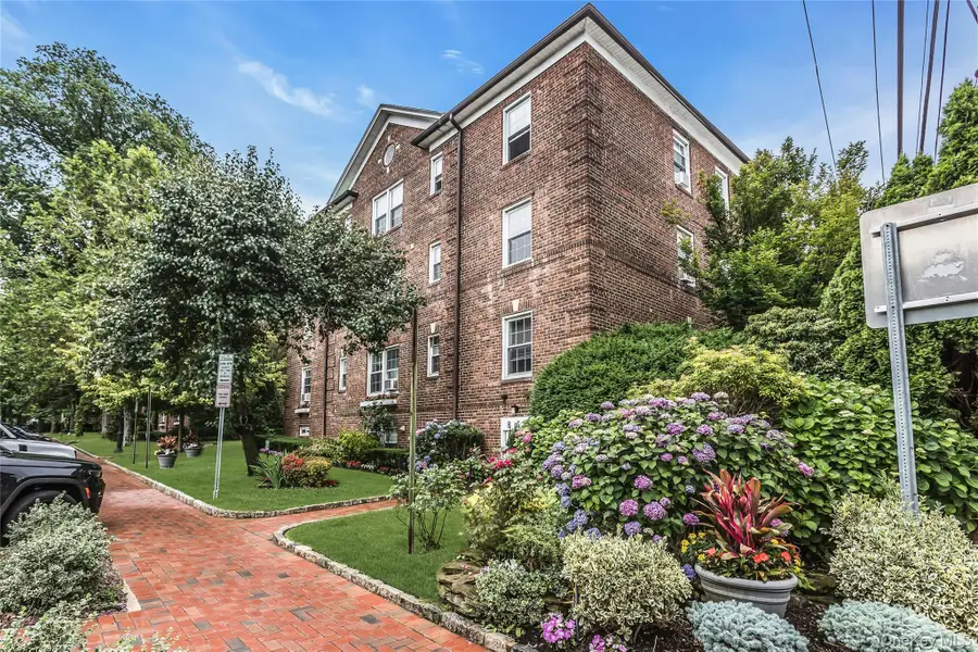 8 Welwyn Road #2F, Great Neck, NY 11021 - #2