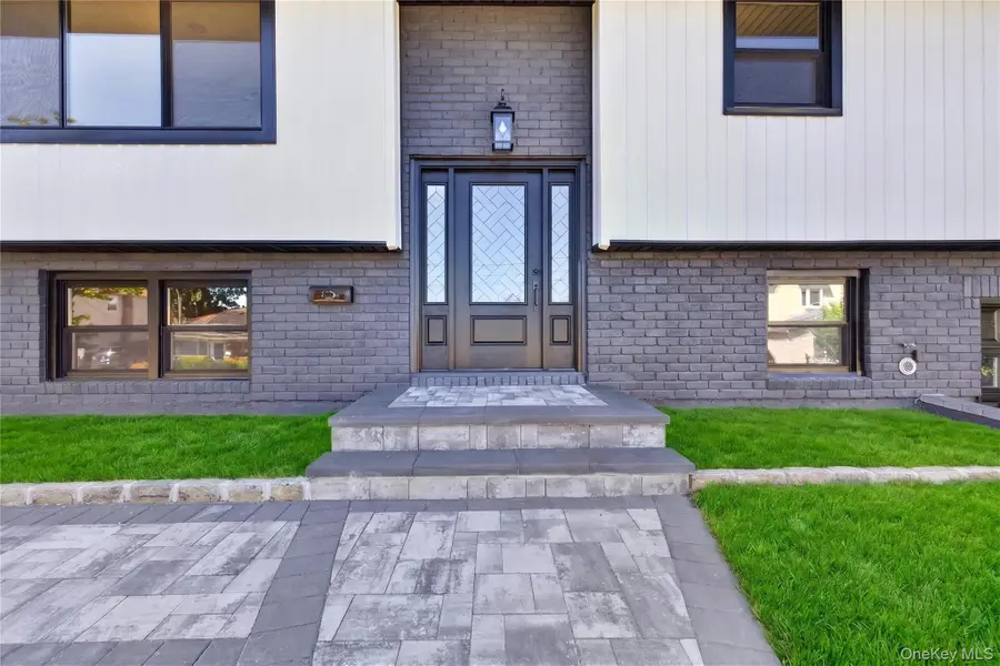 115 Arthur Avenue, Floral Park, NY 11001 - #2