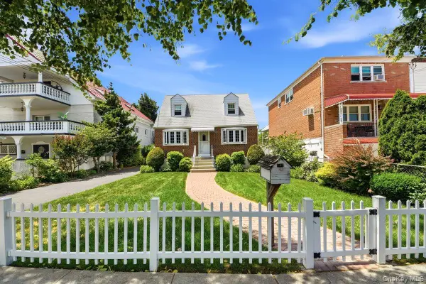195 Graff Avenue, Bronx, NY 10465