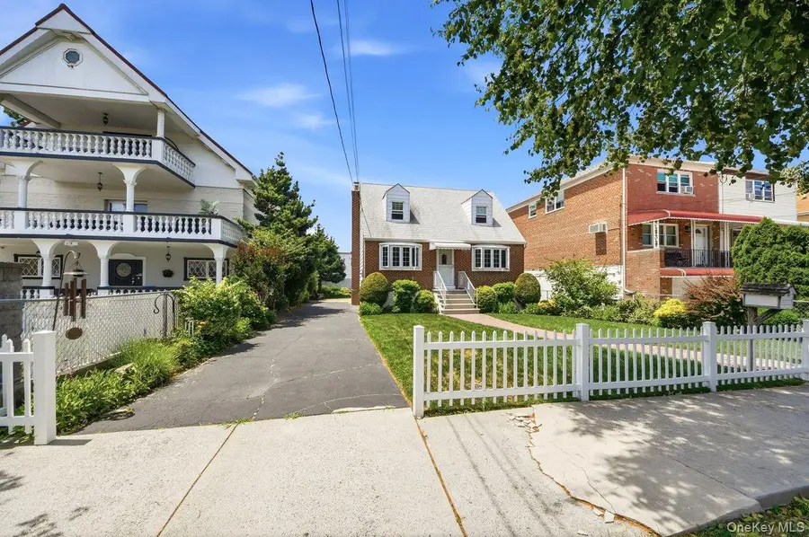 195 Graff Avenue, Bronx, NY 10465 - #2