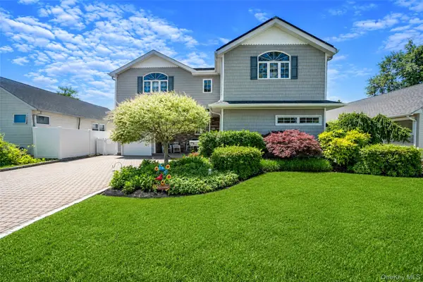 3720 Farmedge Court, Bethpage, NY 11714