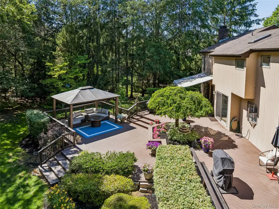 8 Deanna Court, Dix Hills, NY 11746 - #3