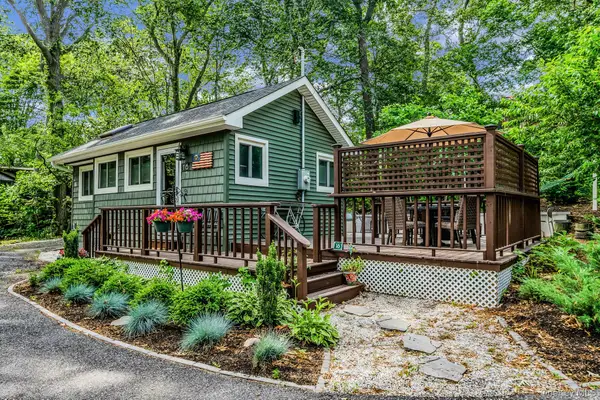 356 Oakleigh Avenue #16, Baiting Hollow, NY 11933
