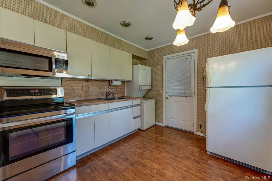 93 Barnyard Lane, Levittown, NY 11756 - #2