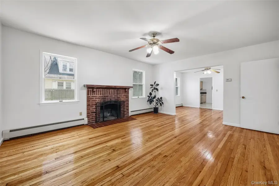20 Spruce Street, Great Neck, NY 11021 - #3