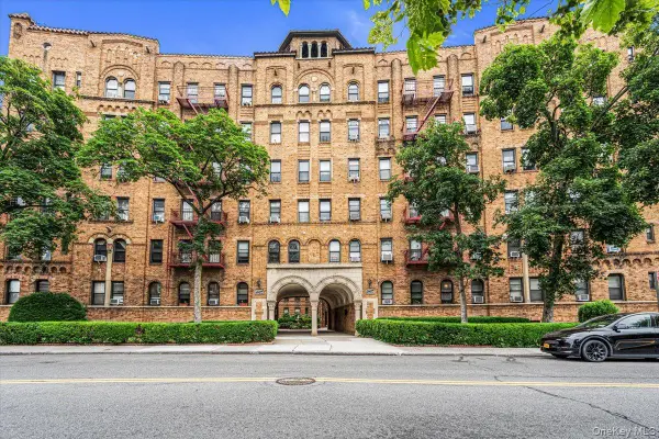 8344 Lefferts Boulevard #3D, Kew Gardens, NY 11415