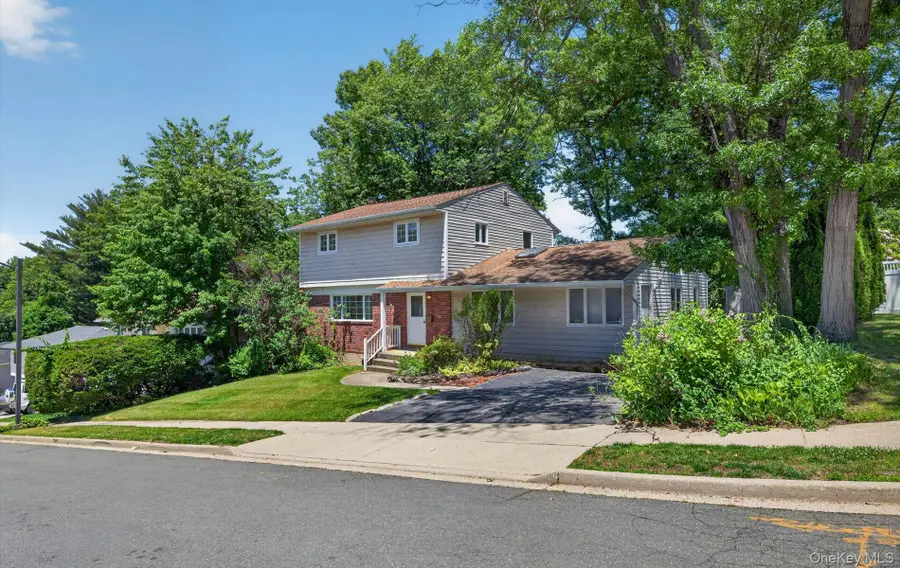 89 Beaumont Drive, Plainview, NY 11803 - #2
