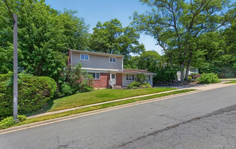 89 Beaumont Drive, Plainview, NY 11803 - #3