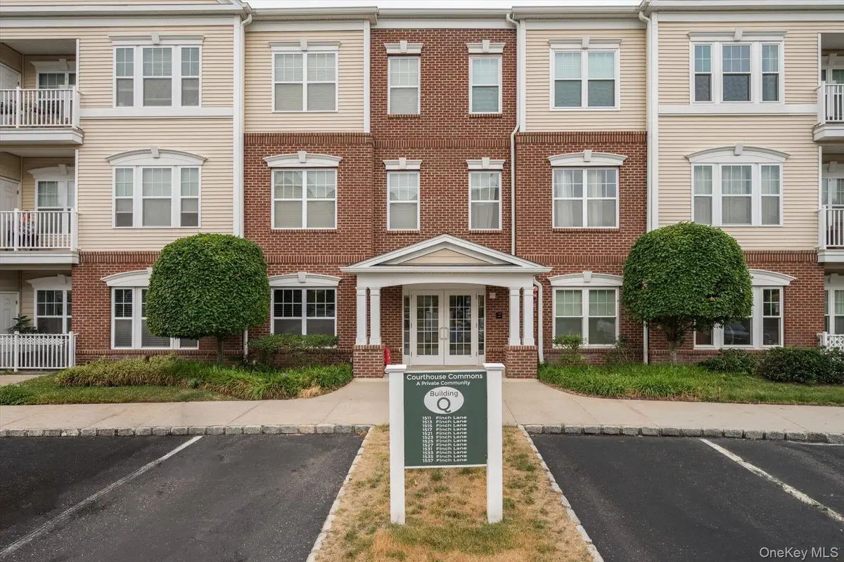 1525  Building  Q Finch Lane #1525, Central Islip, NY 11722 - #1