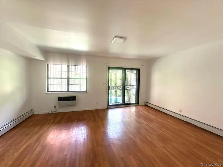 120-25 Ketch Court, College Point, NY 11356 - #2