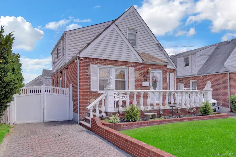 20 Law Street, North Valley Stream, NY 11580 - #3