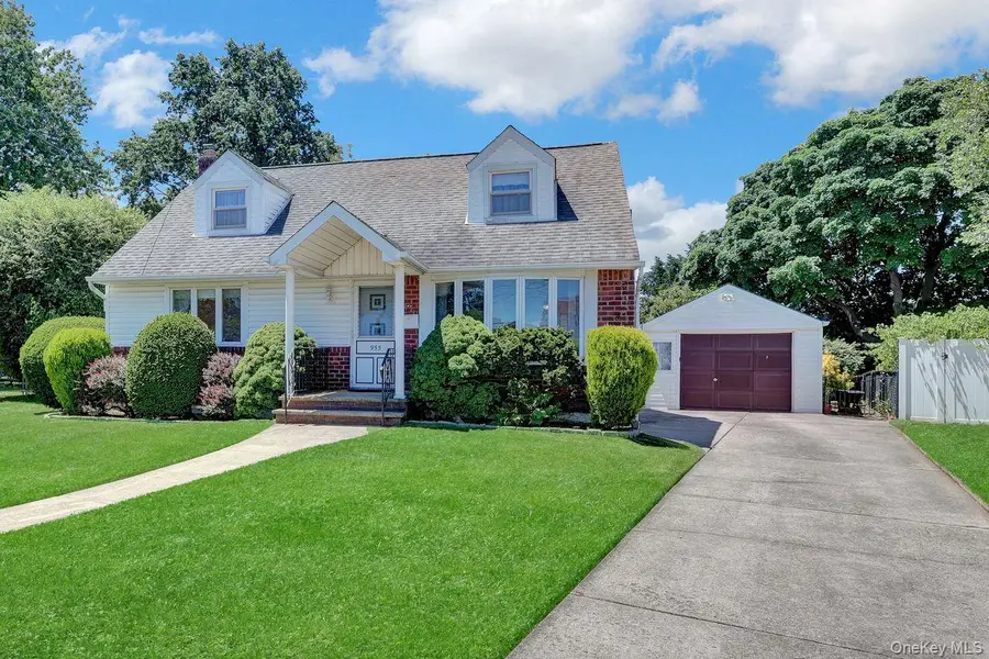 955 Cedar Court, Franklin Square, NY 11010 - #2