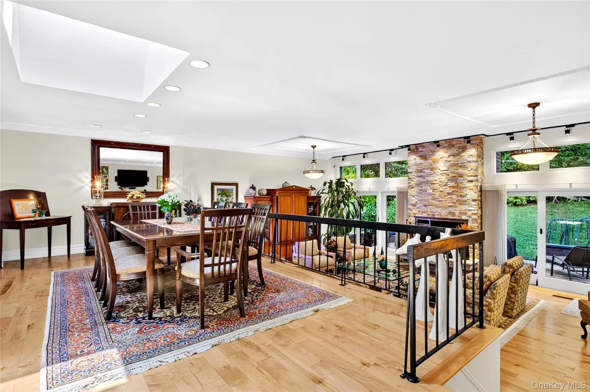20 Fox Ridge, Roslyn, NY 11576 - #1