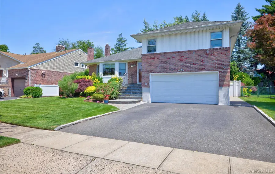 31 Irene Lane E, Plainview, NY 11803 - #2
