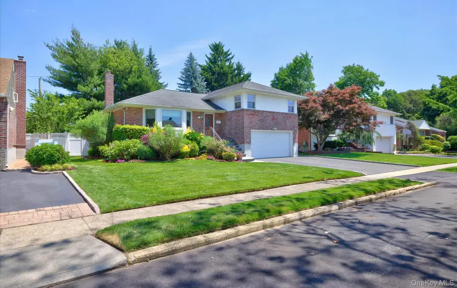 31 Irene Lane E, Plainview, NY 11803 - #3