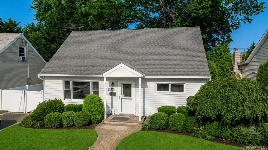 2355 Penatiquit Avenue, Seaford, NY 11783 - #3