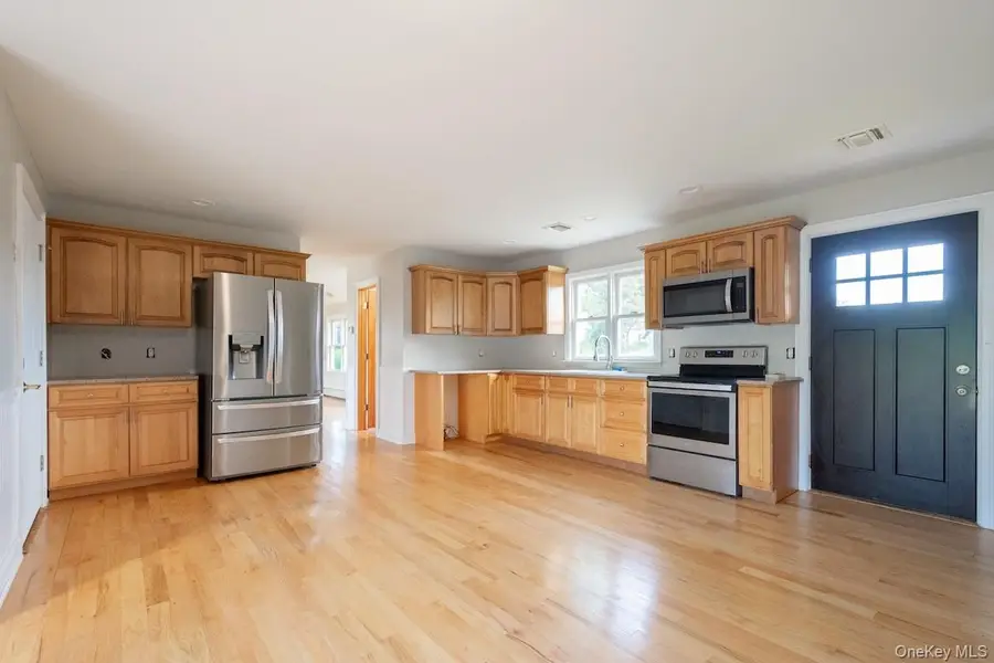 300 S Snedecor Avenue, Bayport, NY 11705 - #3