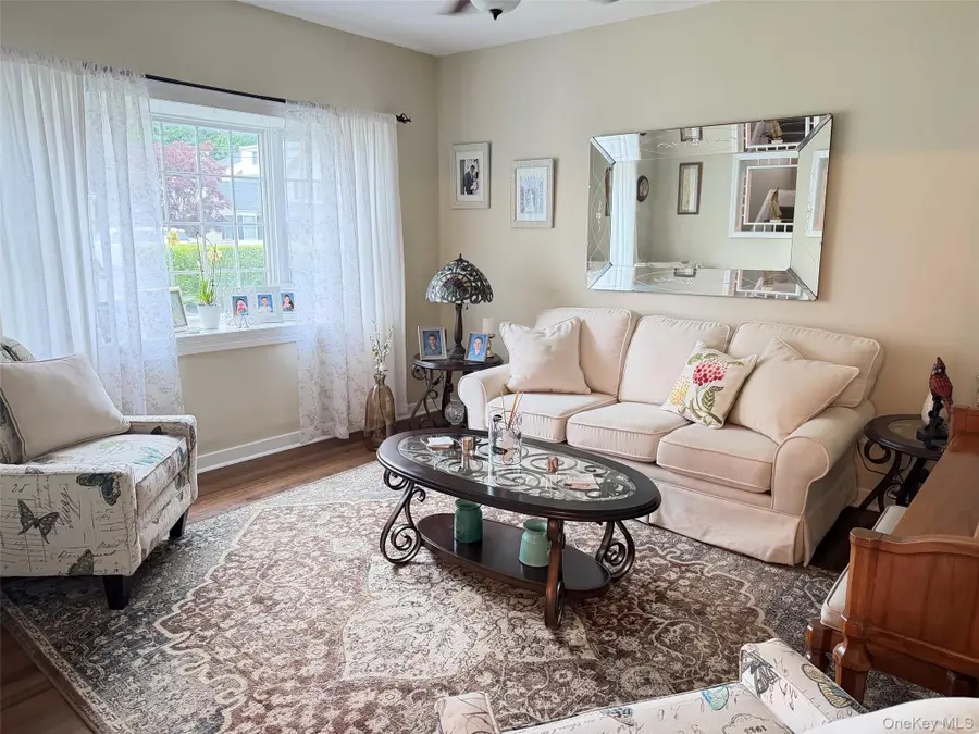 28 Pine Street, Sayville, NY 11782 - #3